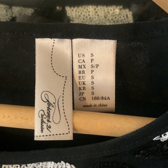 Forever 21 woman’s crop top. Black and white. Size Small. - Picture 2 of 7